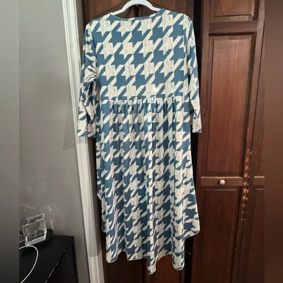 Nuggles Blue and White Tunic Top - Picture 2 of 2